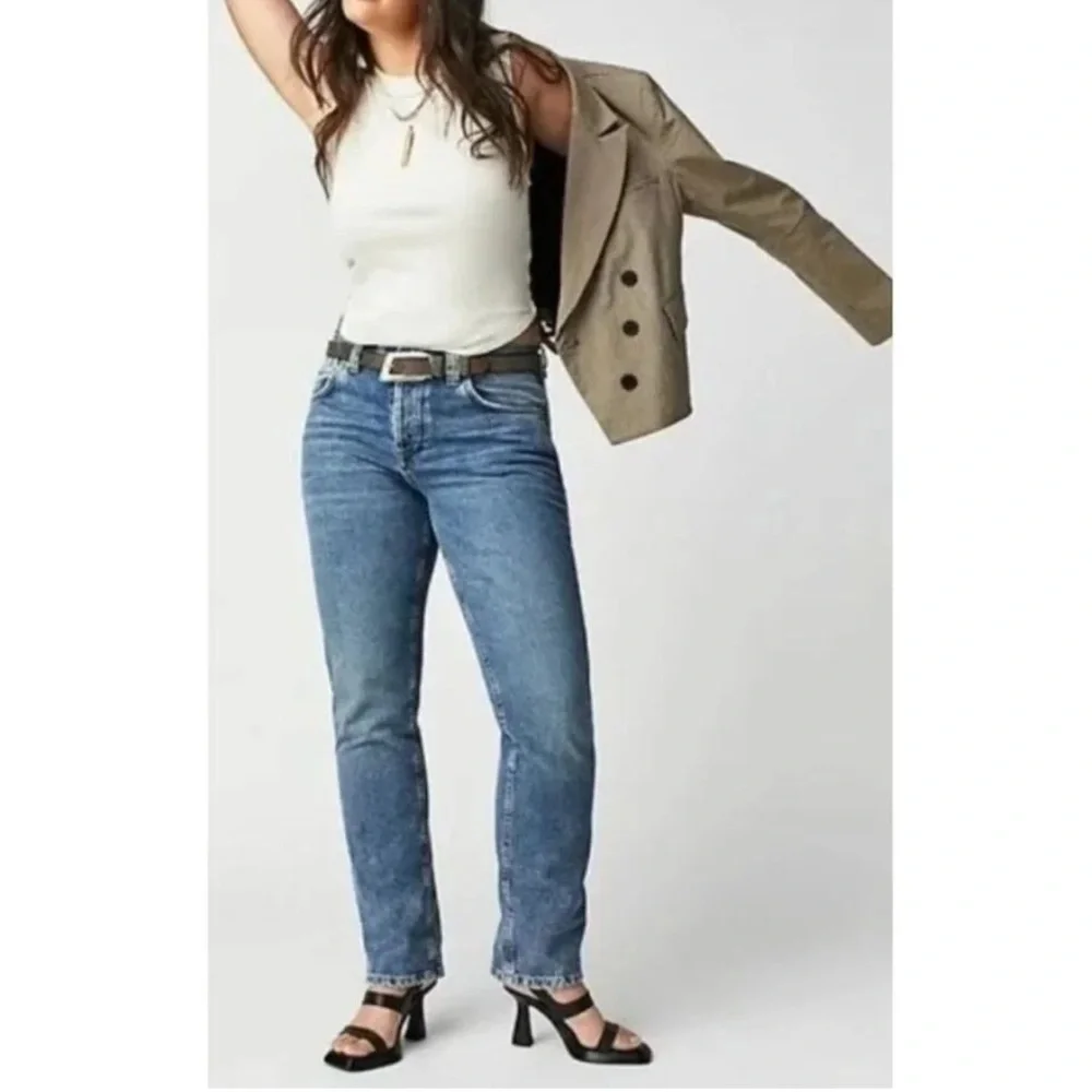 Free People | Women’s medium blue Curvy Siren Low Rise button fly jeans, size 35